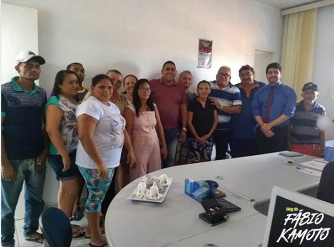 01022020 aparecida reuniao1 - Novo prefeito de Aparecida e Vereador João Neto se reúnem com pequenos comerciantes e regulariza situação do mercado público; CONFIRA.